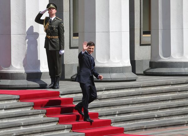 Президент Украины Владимир Зеленский после церемонии инаугурации в Верховной Раде в Киеве. 20 мая 2019 Президент Украины Владимир Зеленский после церемонии инаугурации в Верховной Раде в Киеве. 20 мая 2019