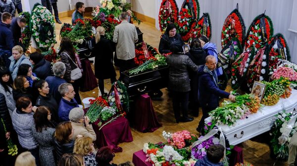 Церемония прощания с жителями Мурманской области, погибшими в катастрофе самолета компании Аэрофлот Sukhoi Superjet-100 в аэропорту Шереметьево Церемония прощания с жителями Мурманской области, погибшими в катастрофе самолета компании Аэрофлот Sukhoi Superjet-100 в аэропорту Шереметьево