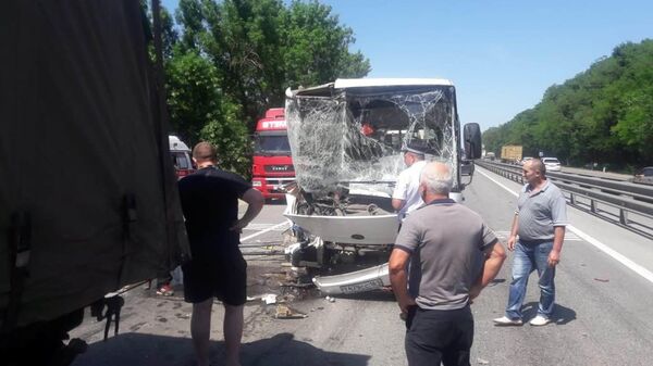 ДТП с автобусом на трассе М-4 Дон в Ростовской области. 2 июня 2019 ДТП с автобусом на трассе М-4 Дон в Ростовской области. 2 июня 2019
