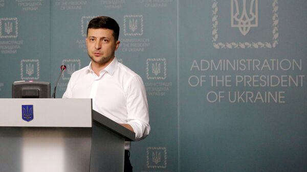 Президент Украины Владимир Зеленский во время совместного брифинга с бывшим президентом Украины Леонидом Кучмой в Киеве Президент Украины Владимир Зеленский во время совместного брифинга с бывшим президентом Украины Леонидом Кучмой в Киеве