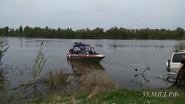 Полицейские и волонтёры ищут пропавших супругов и их 15-летнюю дочь в Омской области Полицейские и волонтёры ищут пропавших супругов и их 15-летнюю дочь в Омской области