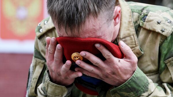 Церемония вручения краповых беретов на квалификационных испытаниях на право ношения крапового берета среди военнослужащих и сотрудников подразделений специального назначения Сибирского округа Росгвардии Церемония вручения краповых беретов на квалификационных испытаниях на право ношения крапового берета среди военнослужащих и сотрудников подразделений специального назначения Сибирского округа Росгвардии