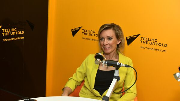Директор департамента информации и печати Министерства иностранных дел Российской Федерации Мария Захарова во время интервью радио Sputnik в рамках ПМЭФ-2019. Директор департамента информации и печати Министерства иностранных дел Российской Федерации Мария Захарова во время интервью радио Sputnik в рамках ПМЭФ-2019.
