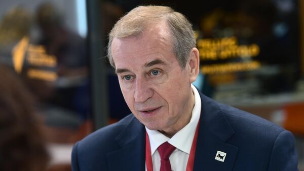 Губернатор Иркутской области Сергей Левченко во время интервью на стенде МИА Россия сегодня во второй день ПМЭФ Губернатор Иркутской области Сергей Левченко во время интервью на стенде МИА Россия сегодня во второй день ПМЭФ