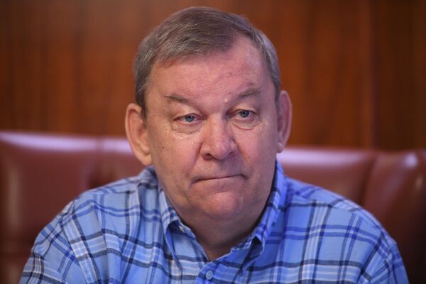 Генеральный директор Большого театра Владимир Урин во время интервью корреспонденту РИА новости Генеральный директор Большого театра Владимир Урин во время интервью корреспонденту РИА новости