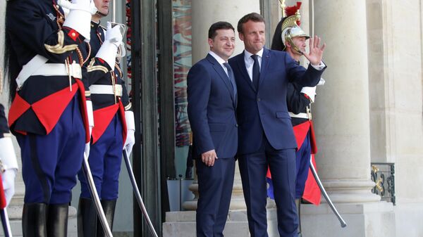 Президент Франции Эммануэль Макрон и президент Украины Владимир Зеленский в Париже. 17 июня 2019 Президент Франции Эммануэль Макрон и президент Украины Владимир Зеленский в Париже. 17 июня 2019