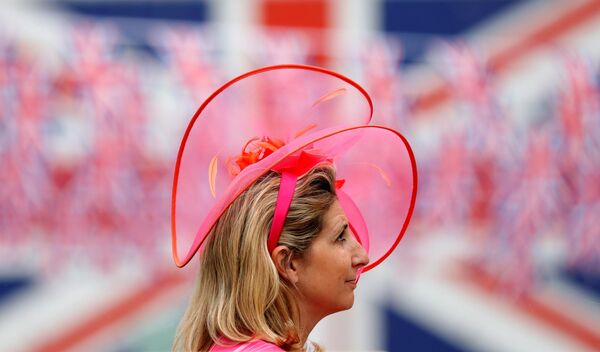 Посетительница королевских скачек Royal Ascot Посетительница королевских скачек Royal Ascot