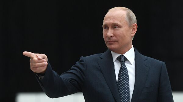 Президент РФ Владимир Путин отвечает на вопросы журналистов после ежегодной специальной программы Прямая линия с Владимиром Путиным в Гостином дворе Президент РФ Владимир Путин отвечает на вопросы журналистов после ежегодной специальной программы Прямая линия с Владимиром Путиным в Гостином дворе