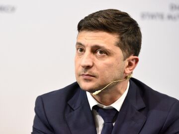 Президент Украины Владимир Зеленский во время встречи с представителями бизнеса на форуме Диалог власти и бизнеса в Киеве. 20 июня 2019