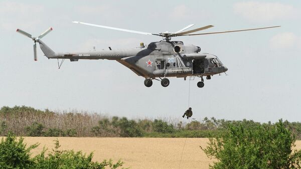 Вертолет Ми-8 совершает полет на сводной тренировке динамического показа боевых возможностей вооружения и военной техники с авиацией в рамках предстоящего Международного военно-технического форума Армия-2019 в парке Патриот Вертолет Ми-8 совершает полет на сводной тренировке динамического показа боевых возможностей вооружения и военной техники с авиацией в рамках предстоящего Международного военно-технического форума Армия-2019 в парке Патриот