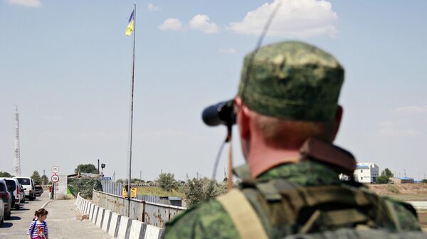 Пограничник на пункте пропуска Джанкой Пограничник на пункте пропуска Джанкой