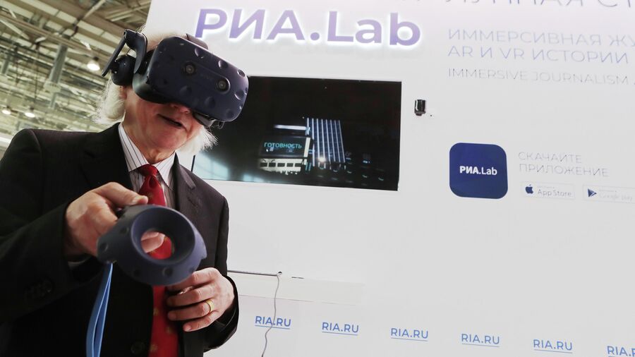 Футуролог Митио Каку посетил лунную станцию в VR-проекте РИА Новости Футуролог Митио Каку посетил лунную станцию в VR-проекте РИА Новости