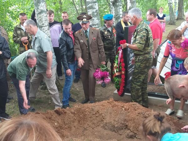 Церемония захоронения останков летчика А.А. Зеленского в Новгородской области Церемония захоронения останков летчика А.А. Зеленского в Новгородской области