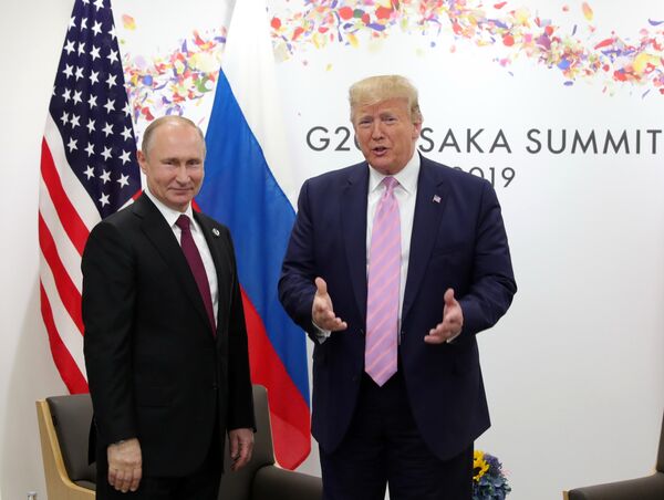 Президент РФ Владимир Путин и президент США Дональд Трамп на полях саммита Группы двадцати в Осаке. 28 июня 2019 Президент РФ Владимир Путин и президент США Дональд Трамп на полях саммита Группы двадцати в Осаке. 28 июня 2019