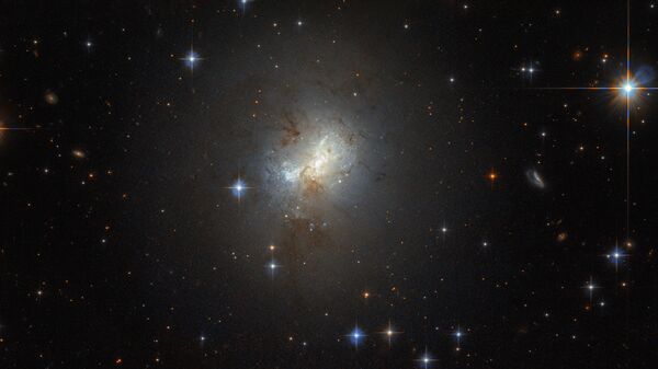 Карликовая галактика ESO 495-21, в которой наблюдается вспышка звездообразования Карликовая галактика ESO 495-21, в которой наблюдается вспышка звездообразования