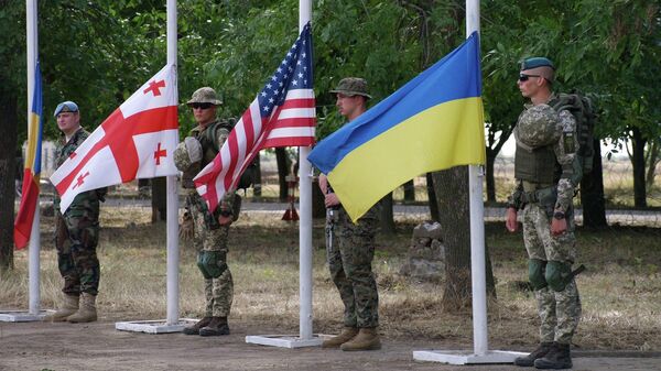 Военнослужащие Молдавии, Грузии, США и Украины во время торжественного построения на учениях Sea Breeze-2019 в Одессе, Украина Военнослужащие Молдавии, Грузии, США и Украины во время торжественного построения на учениях Sea Breeze-2019 в Одессе, Украина