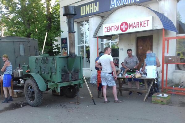 Полевая кухня для жителей подтопленного города Тулуна Полевая кухня для жителей подтопленного города Тулуна