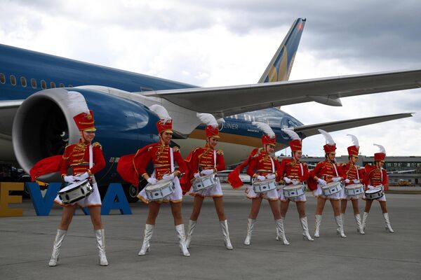 Торжественная встреча самолета авиакомпании Vietnam Airlines в Международном аэропорту Шереметьево Торжественная встреча самолета авиакомпании Vietnam Airlines в Международном аэропорту Шереметьево