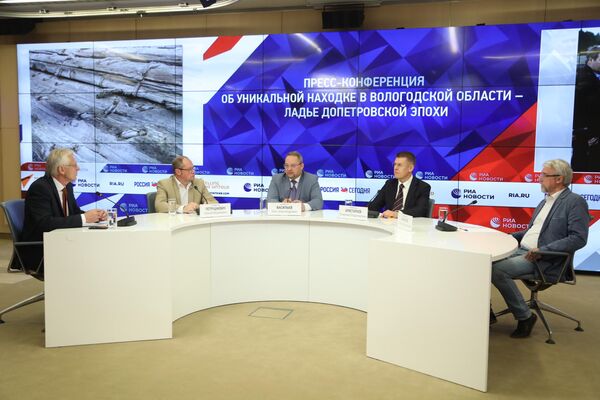 Пресс-конференция об уникальной находке в Вологодской области - ладье допетровской эпохи в МИА Россия сегодня Пресс-конференция об уникальной находке в Вологодской области - ладье допетровской эпохи в МИА Россия сегодня