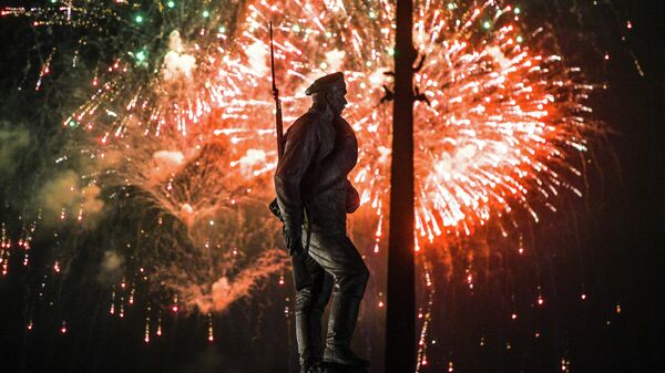 В Москве состоялся салют в честь 75-летия освобождения Вильнюса ...