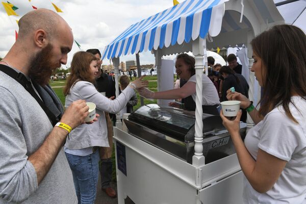 Посетители фестиваля науки и технологий Geek Picnic 2019 Жить вечно/Immortality Посетители фестиваля науки и технологий Geek Picnic 2019 Жить вечно/Immortality