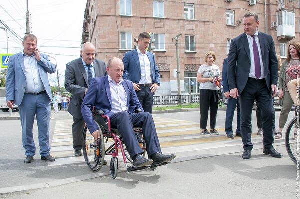 Глава города Нижний Тагил Владислав Пинаев оценил доступность городских объектов для маломобильных групп населения Глава города Нижний Тагил Владислав Пинаев оценил доступность городских объектов для маломобильных групп населения