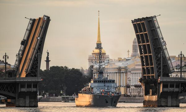 Корабль противоминной обороны нового поколения Иван Антонов во время выхода боевых кораблей из Санкт-Петербурга в рамках подготовки к Дню ВМФ России Корабль противоминной обороны нового поколения Иван Антонов во время выхода боевых кораблей из Санкт-Петербурга в рамках подготовки к Дню ВМФ России