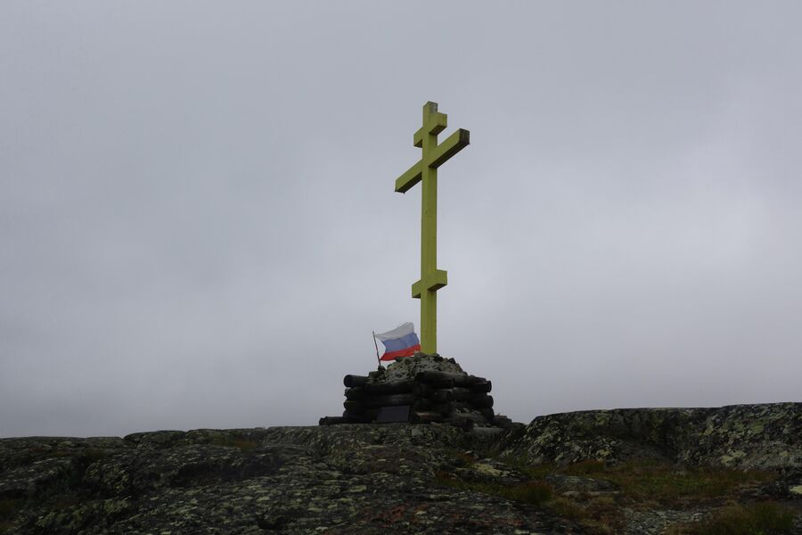 Памятный крест в честь возррождения Трифоново-Печенгского монастыря Памятный крест в честь возррождения Трифоново-Печенгского монастыря