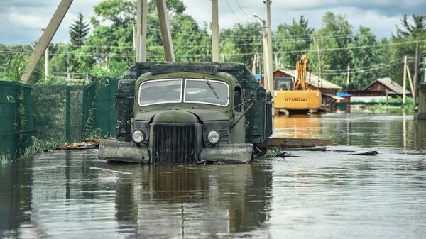 Затопленный автомобиль в селе Норск в Селемджинском районе Амурской области