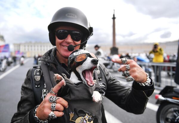 Участники мотопарада в рамках мотофестиваля St.Petersburg Harley Days Участники мотопарада в рамках мотофестиваля St.Petersburg Harley Days
