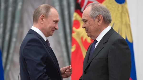 Президент РФ Владимир Путин и государственный советник Республики Татарстан Минтимер Шаймиев на церемонии вручения медалей Герой Труда Российской Федерации. Президент РФ Владимир Путин и государственный советник Республики Татарстан Минтимер Шаймиев на церемонии вручения медалей Герой Труда Российской Федерации.