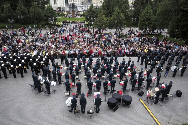 Выступление сводного оркестра в Александровском саду во время закрытия фестиваля Военные оркестры в парках Выступление сводного оркестра в Александровском саду во время закрытия фестиваля Военные оркестры в парках
