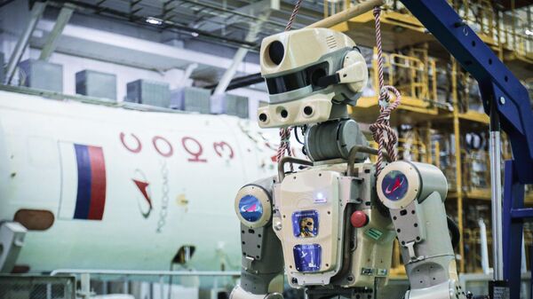 Подготовка робота Skybot F-850 (робота Федора) на Байконуре к полету к МКС Подготовка робота Skybot F-850 (робота Федора) на Байконуре к полету к МКС