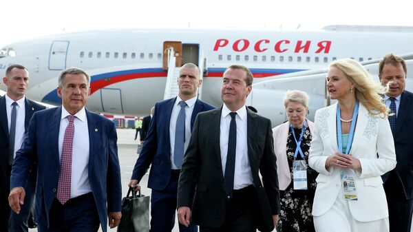 Дмитрий Медведев, президент Республики Татарстан Рустам Минниханов и заместитель председателя правительства РФ Татьяна Голиков в аэропорту Казани. 22 августа 2019 Дмитрий Медведев, президент Республики Татарстан Рустам Минниханов и заместитель председателя правительства РФ Татьяна Голиков в аэропорту Казани. 22 августа 2019