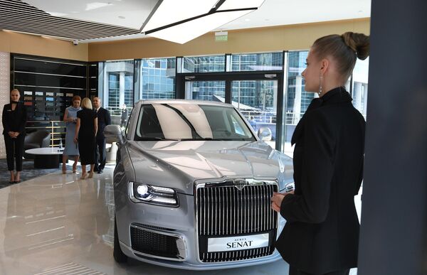 Автомобиль Aurus Senat в первом шоуруме по коммерческим продажам отечественных машин для первых лиц государства проекта Кортеж в деловом центре Москва-Сити Автомобиль Aurus Senat в первом шоуруме по коммерческим продажам отечественных машин для первых лиц государства проекта Кортеж в деловом центре Москва-Сити