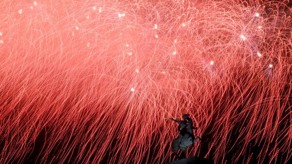 Cалют в честь 75-й годовщины освобождения Кишинева от немецко-фашистских захватчиков Cалют в честь 75-й годовщины освобождения Кишинева от немецко-фашистских захватчиков