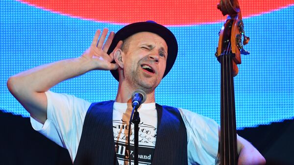 Музыкант группы Billy’s Band Билли Новик выступает на фестивале Koktebel Jazz Party в Крыму Музыкант группы Billy’s Band Билли Новик выступает на фестивале Koktebel Jazz Party в Крыму