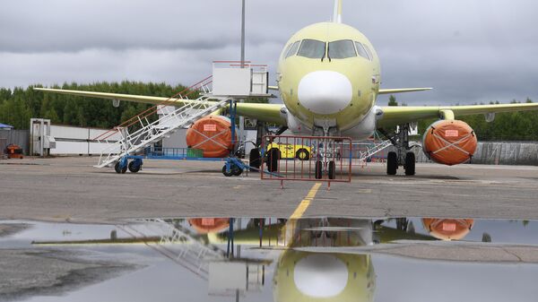 Самолет Sukhoi Superjet 100 на заводе имени Гагарина в Комсомольске-на-Амуре Самолет Sukhoi Superjet 100 на заводе имени Гагарина в Комсомольске-на-Амуре