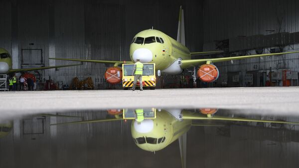 Самолет Sukhoi Superjet 100 на заводе имени Гагарина в Комсомольске-на-Амуре Самолет Sukhoi Superjet 100 на заводе имени Гагарина в Комсомольске-на-Амуре