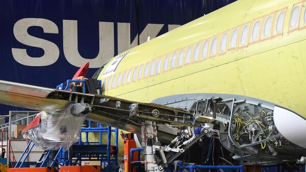 Самолет Sukhoi Superjet 100 в цехе окончательной сборки на заводе имени Гагарина в Комсомольске-на-Амуре Самолет Sukhoi Superjet 100 в цехе окончательной сборки на заводе имени Гагарина в Комсомольске-на-Амуре