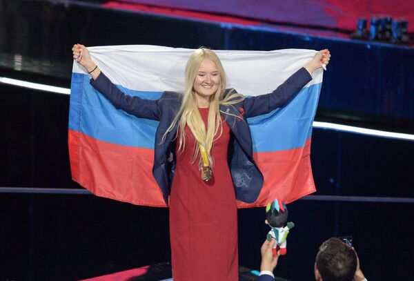 Анастасия Распопова (Россия), завоевавшая золотую медаль на церемонии награждения победителей WorldSkills в компетенции Визуальный мерчендайзинг в рамках 45-го Мирового чемпионата по профессиональному мастерству WorldSkills Kazan 2019 в Казани Анастасия Распопова (Россия), завоевавшая золотую медаль на церемонии награждения победителей WorldSkills в компетенции Визуальный мерчендайзинг в рамках 45-го Мирового чемпионата по профессиональному мастерству WorldSkills Kazan 2019 в Казани