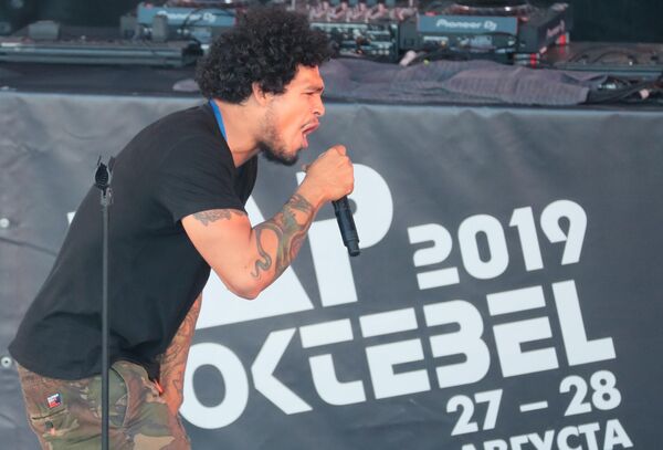 Рэп-исполнитель Бармалей на фестивале Rap Koktebel в Крыму Рэп-исполнитель Бармалей на фестивале Rap Koktebel в Крыму