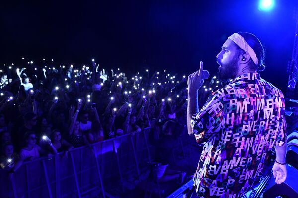 Рэпер МОТ выступает на фестивале Rap Koktebel в Крыму Рэпер МОТ выступает на фестивале Rap Koktebel в Крыму