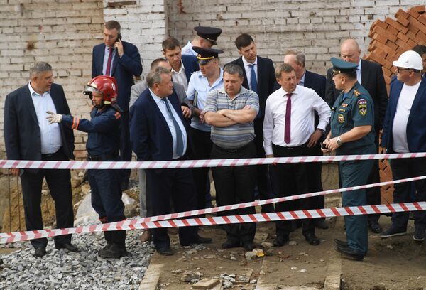 Мэр Новосибирска Анатолий Локоть на месте обрушения перекрытий в строящемся здании в Новосибирске Мэр Новосибирска Анатолий Локоть на месте обрушения перекрытий в строящемся здании в Новосибирске