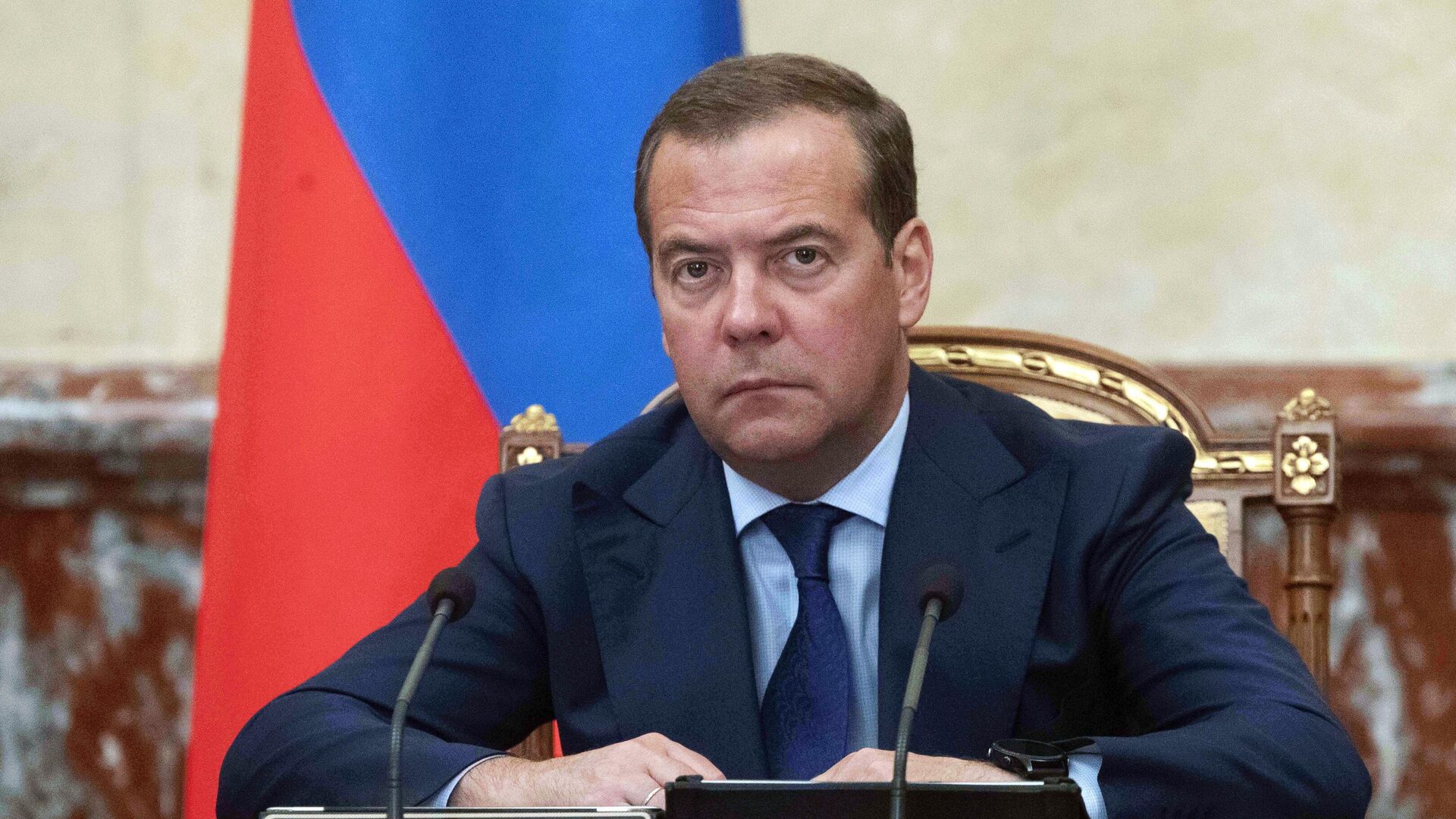 Медведев призвал "Единую Россию" не бояться конкуренции