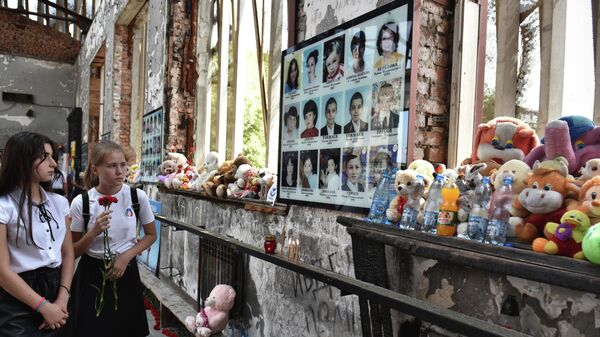 Траурные мероприятия в Беслане Траурные мероприятия в Беслане