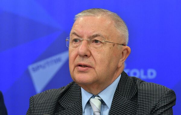 Профессор Восточного университета, член исполнительного совета Российской ассоциации историков Второй мировой войны Анатолий Кошкин Профессор Восточного университета, член исполнительного совета Российской ассоциации историков Второй мировой войны Анатолий Кошкин