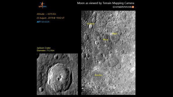 Лунные кратеры, сфотографированные камерой Terrain Mapping Camera Лунные кратеры, сфотографированные камерой Terrain Mapping Camera