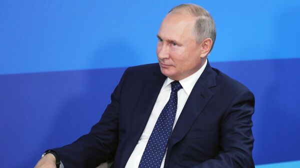 Президент РФ Владимир Путин во время встречи с заместителем премьера Государственного совета Китая Ху Чуньхуа на полях Восточного экономического форума – 2019 Президент РФ Владимир Путин во время встречи с заместителем премьера Государственного совета Китая Ху Чуньхуа на полях Восточного экономического форума – 2019