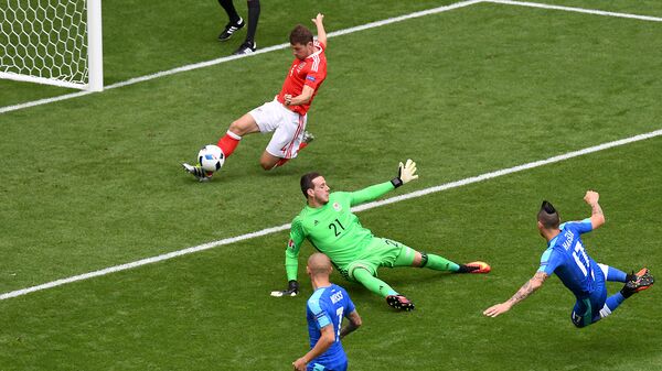 Бен Дэвис спасает сборную Уэльса от гола в матче со словаками